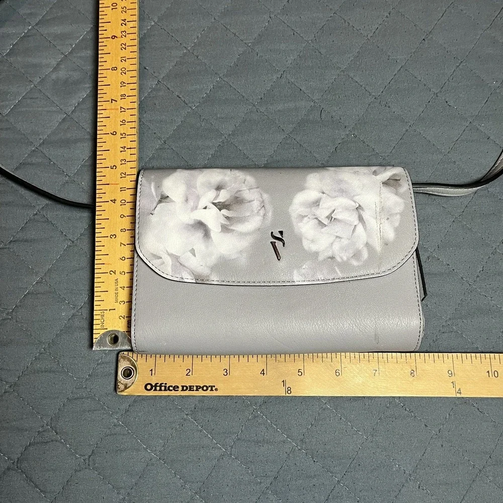 Simply Vera Vera Wang Grey‎ White Floral Faux Leather Crossbody Purse